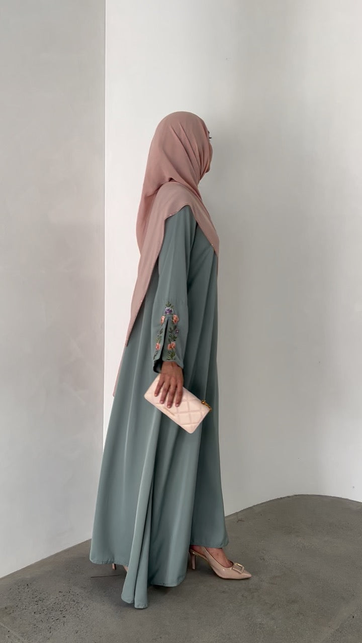Jade Hues – Classic & Comfortable