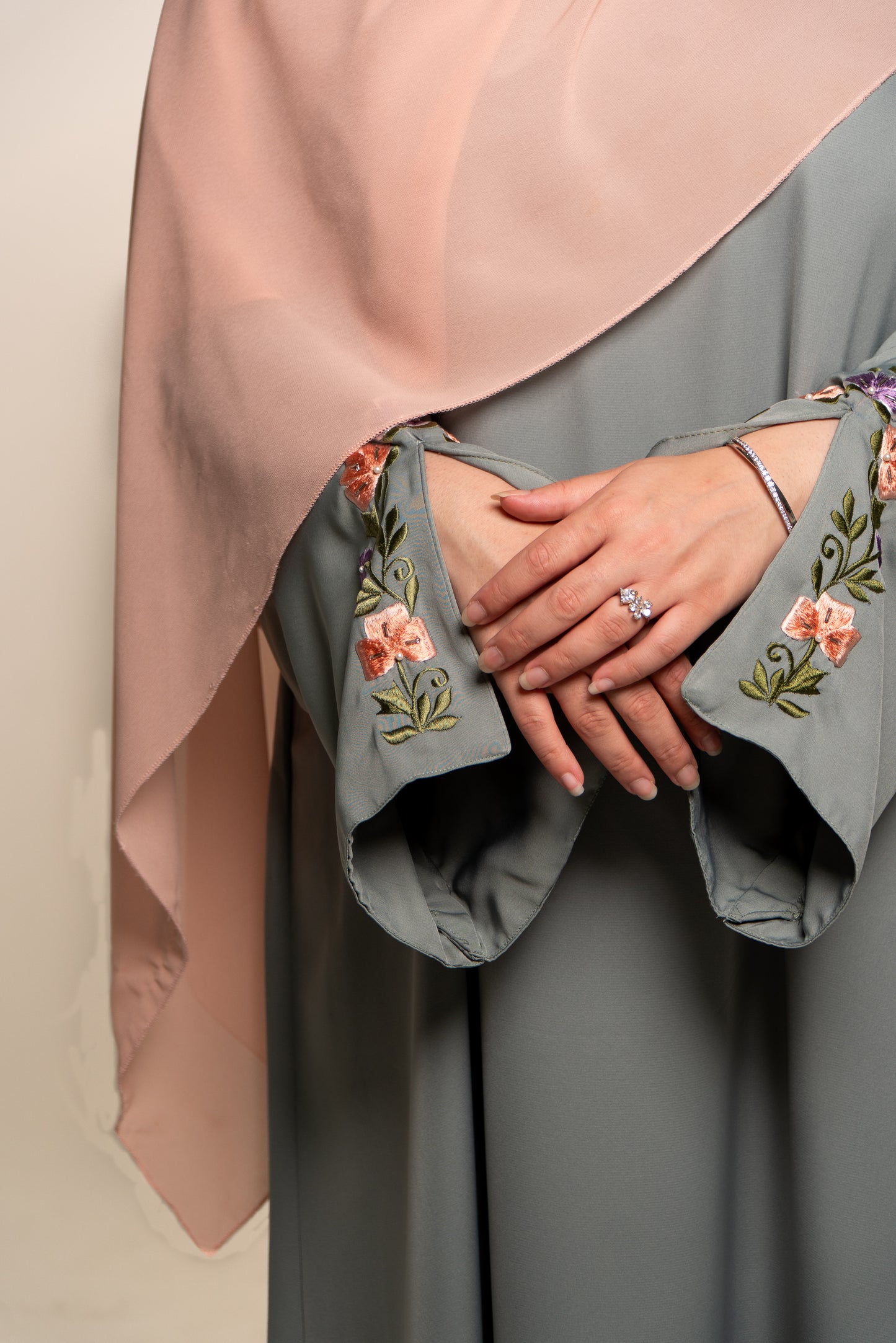 Jade Hues – Classic & Comfortable