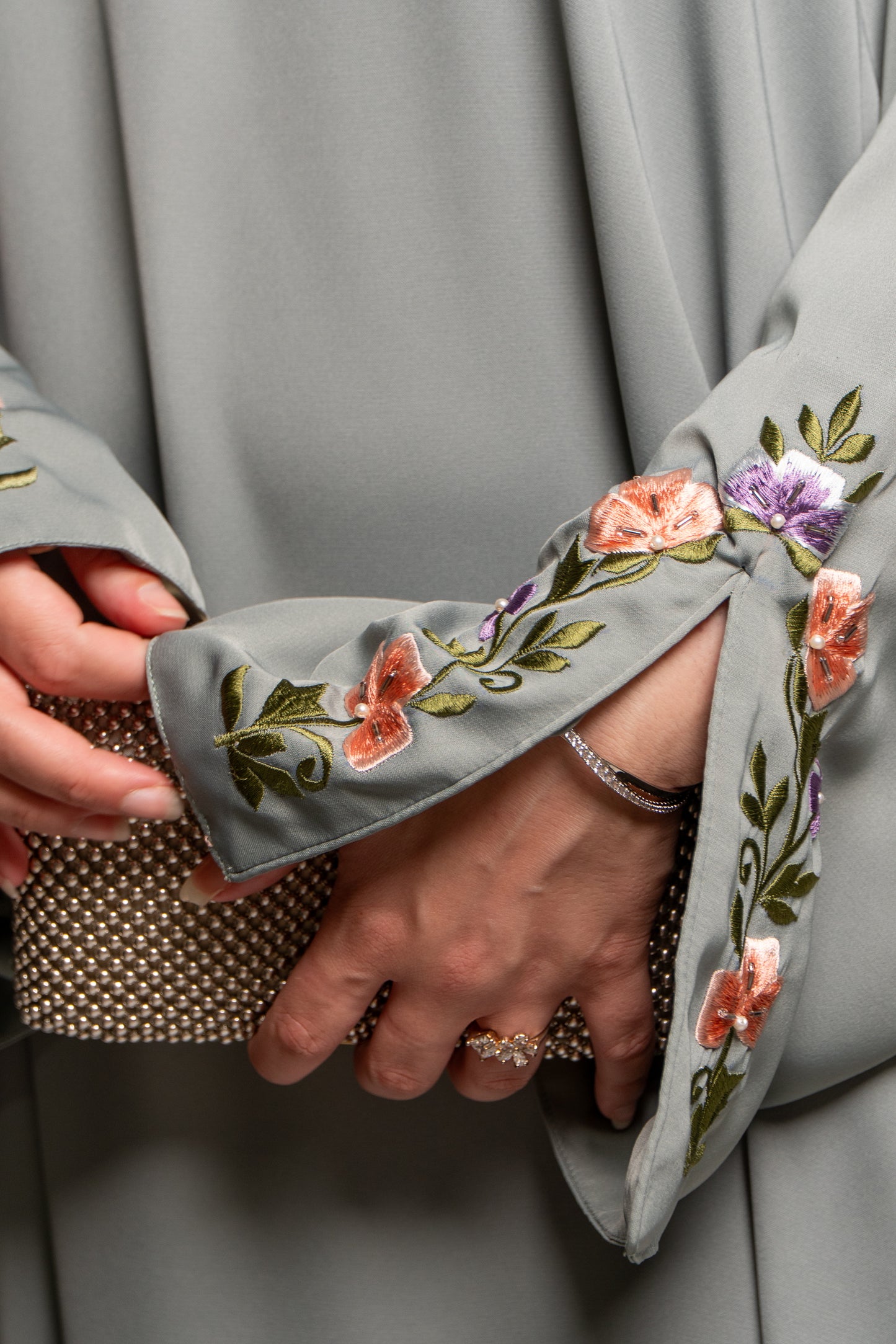 Jade Hues – Classic & Comfortable