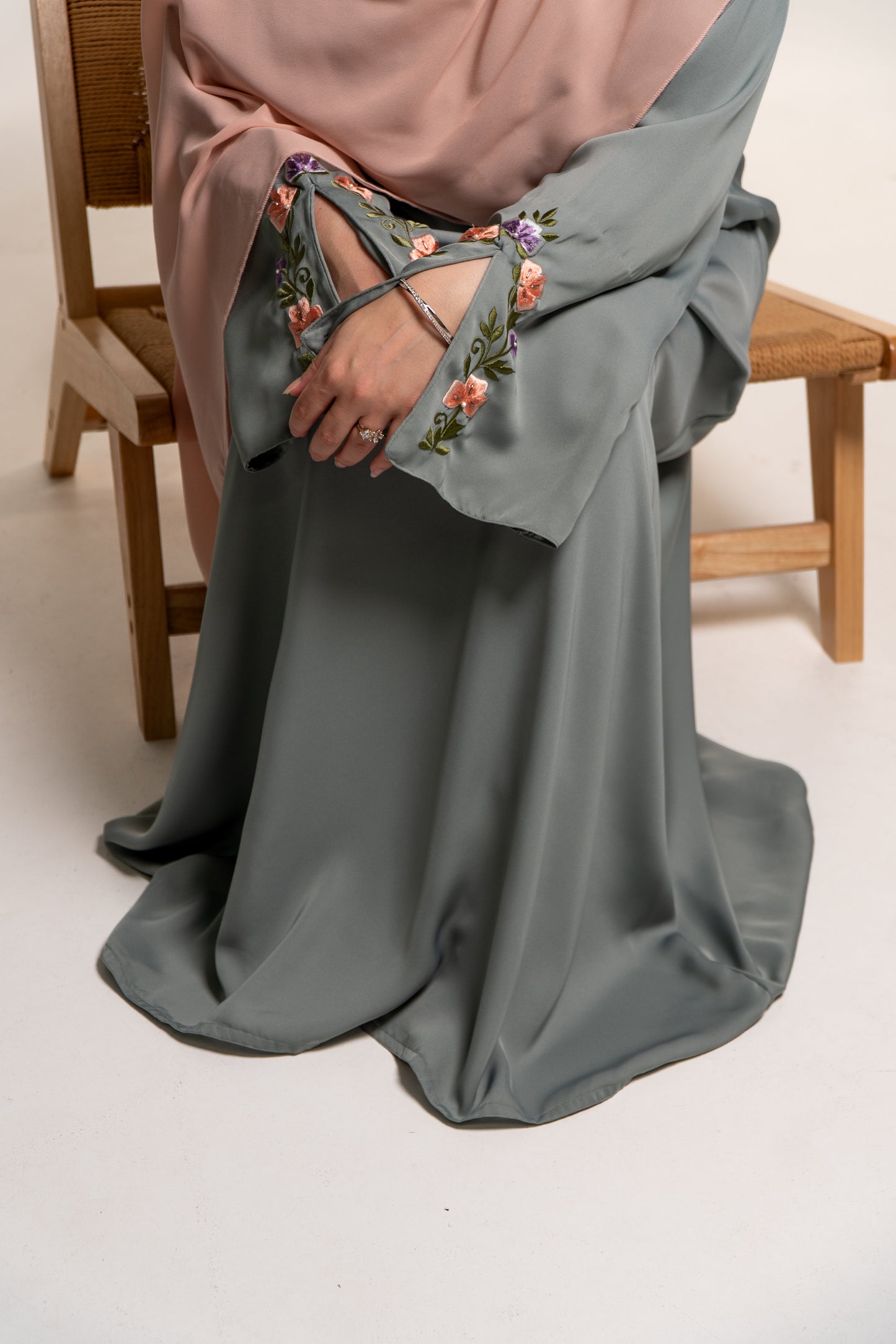 Jade Hues – Classic & Comfortable